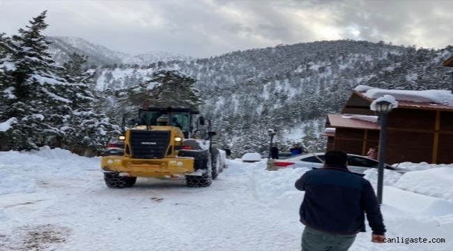Kayseri'de kar yağışı nedeniyle tatil köyünde mahsur kalanlar kurtarıldı