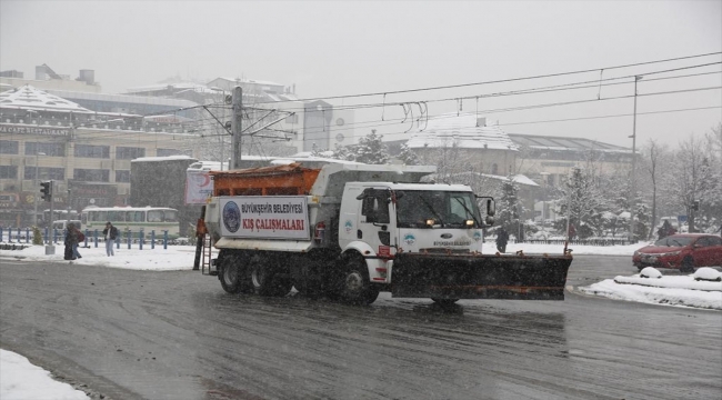 Kayseri'de kardan kapanan 145 mahallenin yolu ulaşıma açıldı
