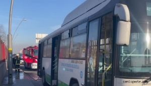 Kayseri Kocasinan Bulvarı'nda seyir halindeki halk otobüsünün motoru yandı