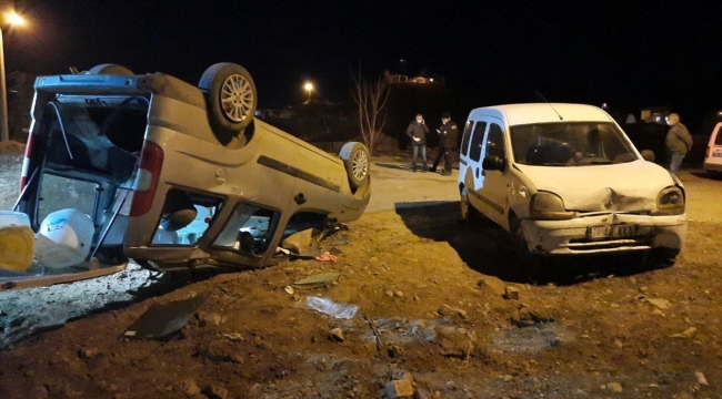 Kırıkkale'de hafif ticari araçların çarpıştığı kazada 1 kişi yaralandı