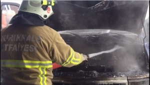 Kırıkkale'de park halindeki yolcu minibüsü yandı