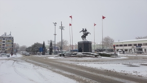 Kırşehir ve Niğde'de kar yağışı etkili oluyor