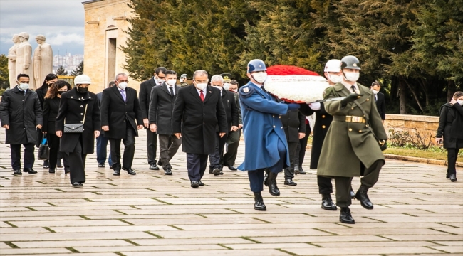KKTC Başbakanı Sucuoğlu, Anıtkabir'i ziyaret etti