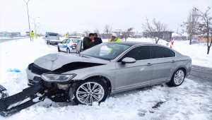 Konya'da iki ayrı kazada 4 kişi yaralandı