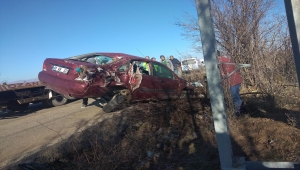 Konya'da otomobil şarampole devrildi, 4 kişi yaralandı