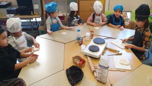 Maharetli "özel eller" Paris'teki öğrencilerle çevirim içi Kayseri yağlaması yaptı