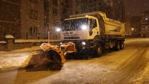 Nevşehir'de belediye ekiplerinin karla mücadelesi sürüyor