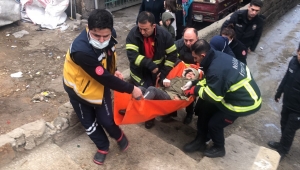 Niğde'de 10 yaşındaki çocuğun yüzüne demir saplandı