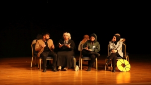 "Ölüler Konuşmak İsterler" tiyatro oyunu NEVÜ'de sahnelendi