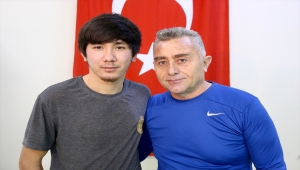 Özbekistanlı öğrenci yumruklarını üniversitesi için atacak