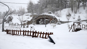 Sivas'ın "Hobbit Evleri" kış güzelliğine büründü