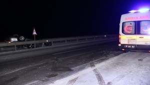 Sivas'ta devrilen otomobildeki 5 kişi yaralandı