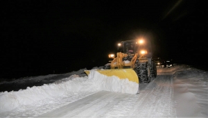 Sivas'ta ekipler yolu kapanan köylerdeki hastaların imdadına yetişti