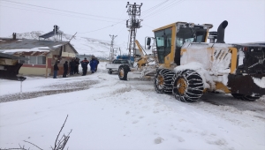 Sivas'ta karla mücadele ekipleri "acil" vakalar için aralıksız çalıştı