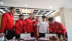 Sivassporlu futbolcu Özkan Yiğiter'in doğum günü kutlandı