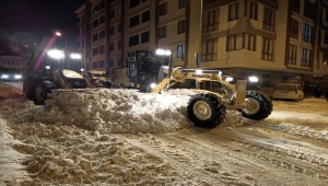 Suşehri'nde kar yağışı etkili oluyor 