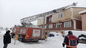 Suşehri ve Hafik'te kar hayatı olumsuz etkiledi 