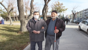 Trafik ışıklarına görme engelliler için sesli sitem 