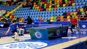 Türkiye Masa Tenisi Süper Ligi 3. etabı ikinci gün müsabakalarıyla Konya'da devam ediyor