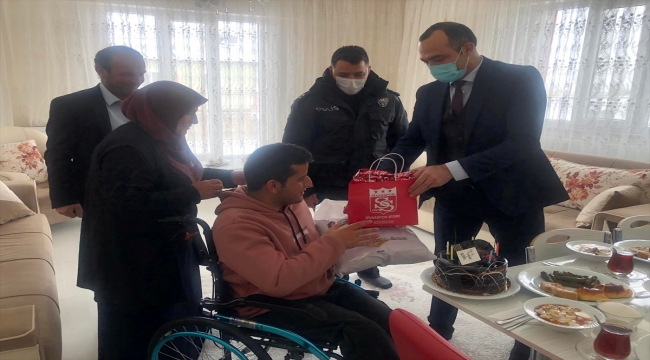 Ulaş Kaymakamı Sözen'den doğuştan engelli Buğra'ya doğum günü sürprizi