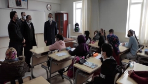 Ulaş Kaymakamı Sözen köy okullarını ziyaret etti