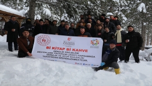 Yozgat'ta üniversite öğrencileri kar üstünde mangal etkinliği düzenledi