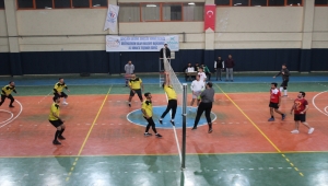 Yunak'ta düzenlenen voleybol turnuvası sona erdi