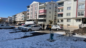 Aksaray'da bir kişi tartıştığı karısı ve çocuğunu bıçakla yaraladı