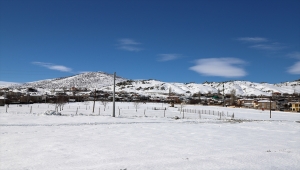 Aksaray'da sağlık çalışanları aşı için karlı yolları aşıyor