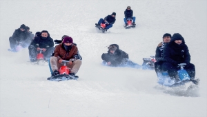 "Aladağ" 2 bin 385 metre rakımda kayak keyfi yaşatıyor