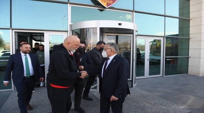 Başkan Büyükkılıç'tan Kayserispor'a ziyaret