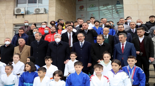 Gençlik ve Spor Bakanı Kasapoğlu, Çankırı'da gençlerle bir araya geldi