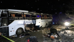 GÜNCELLEME - Çankırı'da otobüsün devrilmesi sonucu 2 kişi öldü, 3'ü ağır 27 kişi yaralandı
