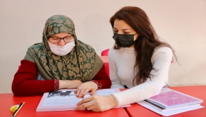 Hayalinden vazgeçmedi 69 yaşında okuma yazma öğrendi