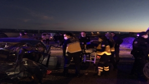 Karaman'da otomobil ile hafif ticari araç çarpıştı 9 kişi yaralandı