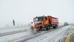 Kayseri Büyükşehir Belediyesi ekipleri 316 yolu ulaşıma açtı