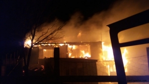 Kayseri'de yangın çıkan ev kullanılamaz hale geldi