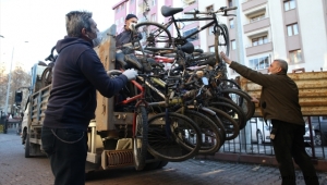 Kayseri'de hırsızlık operasyonu: 4 depoda 20 kamyonet dolusu çalıntı malzeme ele geçirildi