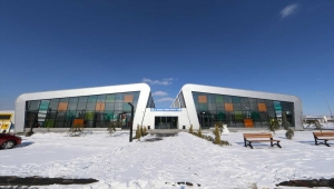 Kayseri'de yeni açılan tenis kortuna yoğun ilgi 