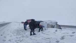 Kırşehir'de devrilen ambulanstaki sağlık görevlisi yaralandı
