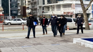 Kırşehir'de FETÖ operasyonunda 2 zanlı tutuklandı