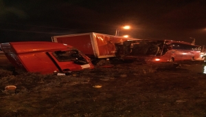 Konya'da otobüs ile kamyonun çarpışması sonucu 11 kişi yaralandı