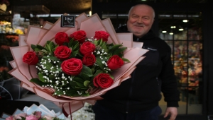 Konya'daki çiçekçilerde "Sevgililer Günü" yoğunluğu yaşanıyor