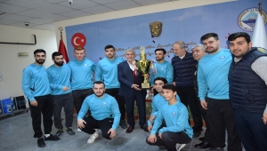 Kulu'da şampiyon takımın sporcuları Belediye Başkanı Ünver'i ziyaret etti