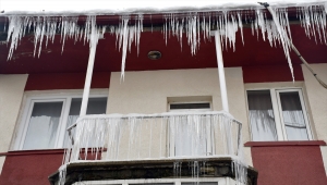 Sivas'ta kar yağışı yerini soğuk havaya bıraktı 