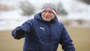 Sivasspor Teknik Direktörü Çalımbay'dan taraftara çağrı: