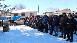 Trafik kazasında ölen motokuryenin cenazesi Çankırı'da defnedildi