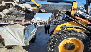 Ulaş'ta belediye ekiplerinin kar temizleme çalışmaları devam ediyor