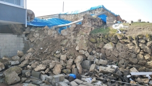 Aksaray'da ağılın çatısı çöktü, 10 koyun telef oldu