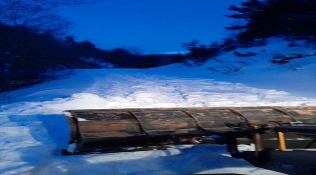 Başkentte 3 kişilik aile yoğun kar nedeniyle Otacı Yaylası'nda araçta mahsur kaldı